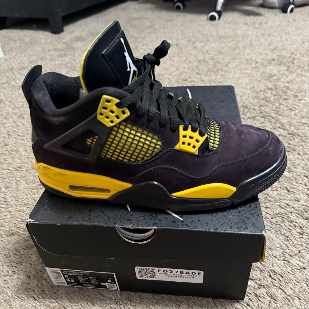 Jordan Men's Black and Yellow Sneakers